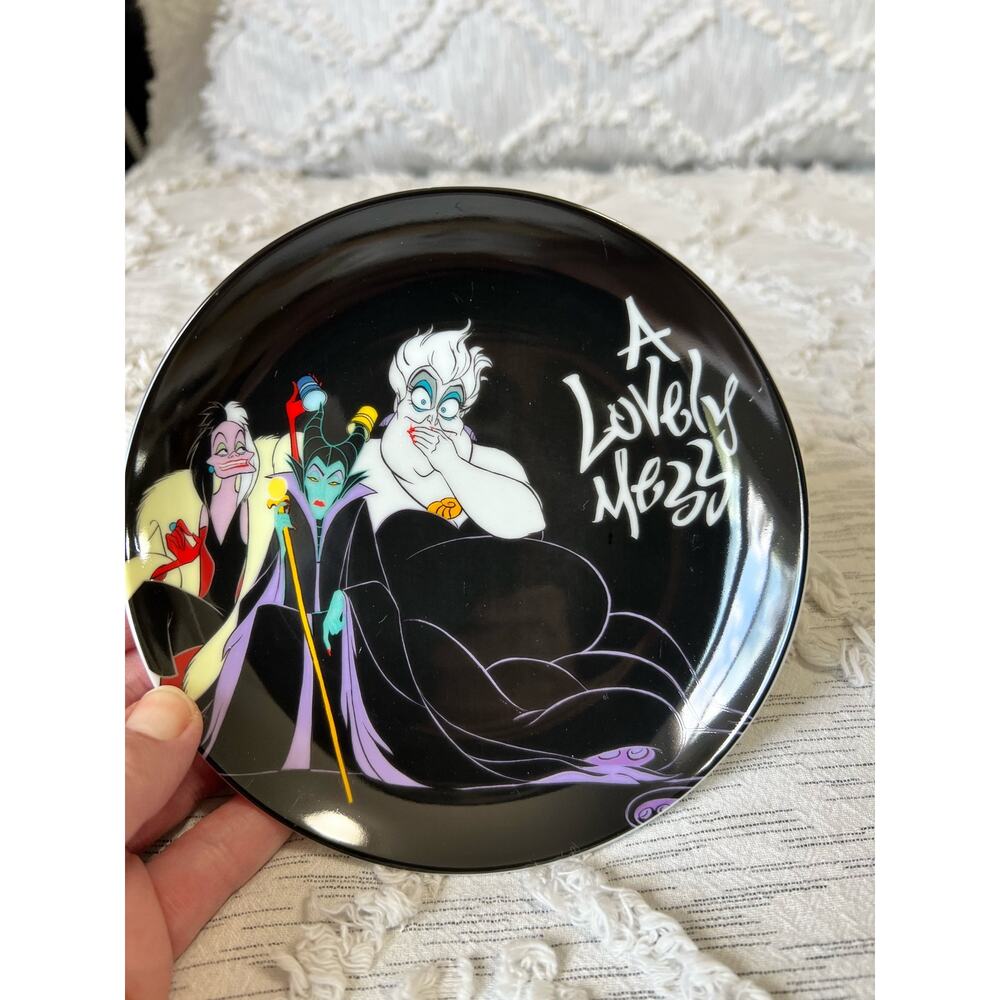 Disney Villains Plate Zrike Brands “A Lovely Mess” Ursula